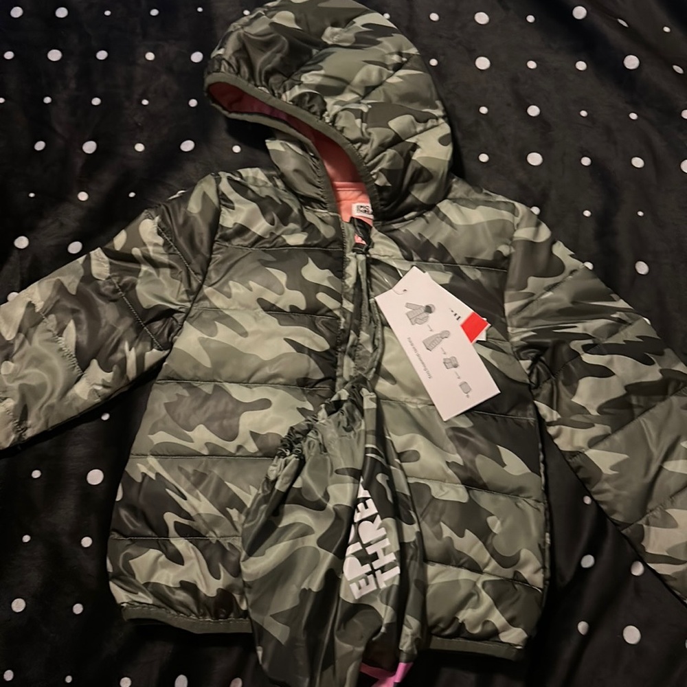 EPIC THREADS CAMO PACKABLE COAT: NWT: SZ 4T